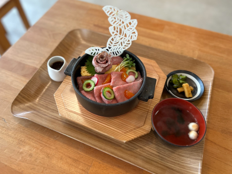 あがの姫牛　プレミアムローストビーフ丼